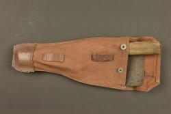 Outil Seurre dans sa housse cachou. Seurre tool in its khaki treated cover — miniature 1