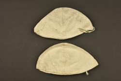 Lot de 2 couvres casque Adrian. Lot of two Adrian helmet covers — miniature 1