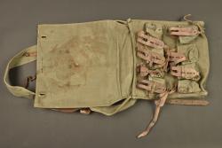 Musette porte grenade française de 1918. French grenade carrying satchel dated 1918 — miniature 5