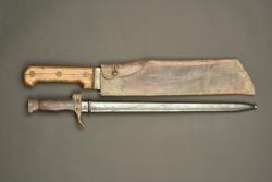 Baionnette Berthier 1892 et machette française. Berthier Model 1892 bayonet and French machete — miniature 1