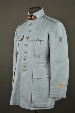 Tunique bleu horizon d'un capitaine médecin. Horizon blue tunic of a medical captain — miniature 10