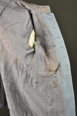 Tunique bleu horizon d'un capitaine médecin. Horizon blue tunic of a medical captain — miniature 2