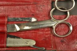 Brassard et trousse d'infirmier français. French medic’s armband and medical pouch — miniature 4