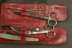 Brassard et trousse d'infirmier français. French medic’s armband and medical pouch — miniature 6