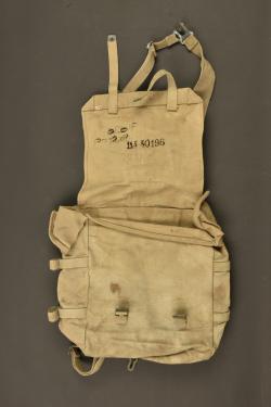 Equipements Mills belges havresac et bretelles. Belgian Mills equipment backpack and shoulder straps — miniature 3