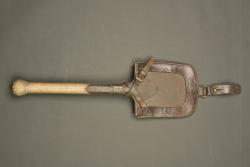 Pelle individuelle allemande avec étui précoce. German entrenching shovel with early carrier — miniature 1