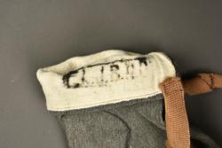 Paire de moufles allemandes régimentées. Pair of regimentally marked German mittens — miniature 2