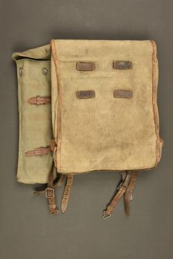 Tornister allemand 1918 et étui de piquets de tente. German 1918 Tornister backpack and tent peg carrier — miniature 1