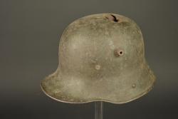 Casque allemand M1916 à impact. German Model 1916 helmet with impact damage — miniature 10