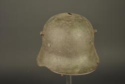 Casque allemand M1916 à impact. German Model 1916 helmet with impact damage — miniature 11