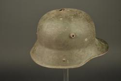 Casque allemand M1916 à impact. German Model 1916 helmet with impact damage — miniature 7