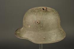 Casque allemand M1916 à impact. German Model 1916 helmet with impact damage — miniature 9