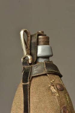 Equipement allemand sac à pain, bretelle et bidon. German equipment set including bread bag, sling and canteen — miniature 3