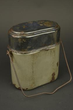 Gamelle, quart et couverts allemands. German mess tin, drinking cup and cutlery set — miniature 2