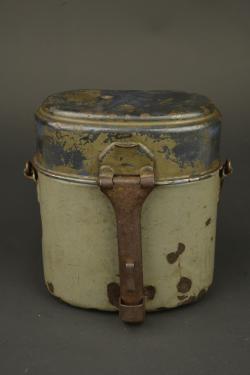 Gamelle, quart et couverts allemands. German mess tin, drinking cup and cutlery set — miniature 3