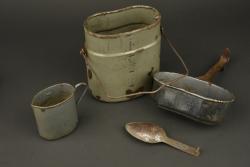 Gamelle, quart et couverts allemands. German mess tin, drinking cup and cutlery set — miniature 6