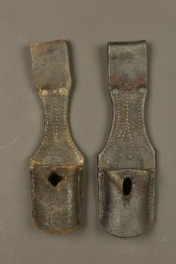 Lot de 2 goussets porte baïonnette 98-05. Lot of two 98/05 bayonet frogs — miniature 1