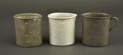 Lot de 3 quarts allemands de différents modèles. Lot of three German drinking cups of different models — miniature 1