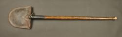 Pelle de Pionnier allemand avec son étui cuir. German Pioneer shovel with leather carrier — miniature 1