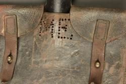 Pelle de Pionnier allemand avec son étui cuir. German Pioneer shovel with leather carrier — miniature 3