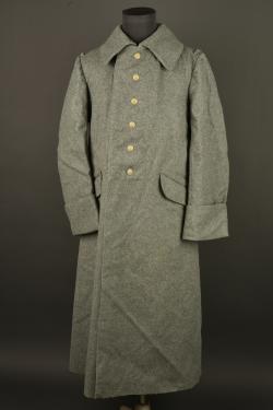 Capote allemande feldgrau M1915 d'un artilleur bavarois. German feldgrau Model 1915 greatcoat of a Bavarian artilleryman. — miniature 1