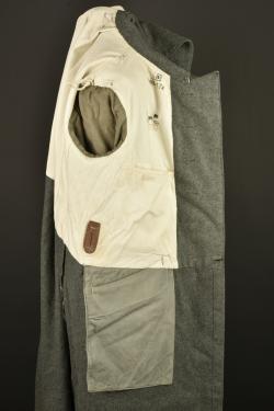 Capote allemande feldgrau M1915 d'un artilleur bavarois. German feldgrau Model 1915 greatcoat of a Bavarian artilleryman. — miniature 4