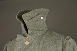 Capote allemande feldgrau M1915 d'un artilleur bavarois. German feldgrau Model 1915 greatcoat of a Bavarian artilleryman. — miniature 5