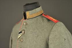Feldrock 07-14 d'un sous officier du 49 Feldartillerie du Württemberg. Model 1907/14 Feldrock tunic of a non-commissioned officer of the 49th Württemberg Field Artillery Regiment. — miniature 10
