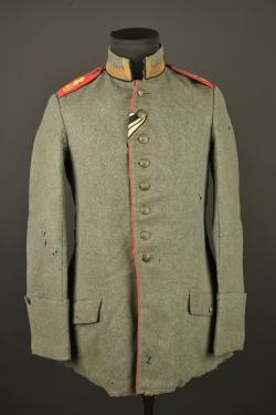 Feldrock 07-14 d'un sous officier du 49 Feldartillerie du Württemberg. Model 1907/14 Feldrock tunic of a non-commissioned officer of the 49th Württemberg Field Artillery Regiment. — miniature 1