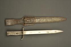 Baïonnette ersatz avec porte fourreau. Ersatz bayonet with frog. — miniature 1