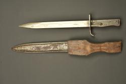 Baïonnette ersatz avec porte fourreau. Ersatz bayonet with frog. — miniature 3