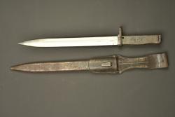 Baïonnette ersatz avec porte fourreau. Ersatz bayonet with frog. — miniature 1
