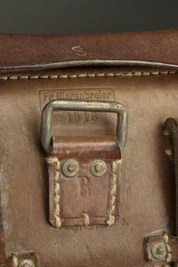 Deux sacoches d'infirmier allemand. Two German medic pouches. — miniature 7