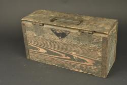Deux chargeurs tambour de MG08-15 dans leur caisse. Two MG08-15 drum magazines in their transport case. — miniature 8