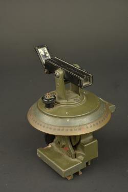 Dispositif pour tir indirect de mitrailleuse MG08. Indirect fire aiming device for MG08 machine gun. — miniature 8