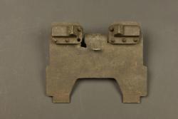 Support de bouclier pour affût traineau de mitrailleuse allemande MG08. Shield support for German MG08 sled mount. — miniature 1