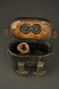 Lunette ZF12 pour mitrailleuse MG08 dans son étui. ZF12 scope for MG08 machine gun with its case. — miniature 8
