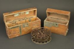 Boites à batteries allemandes et rouleau de câble pour téléphonie. German battery boxes and cable reel for field telephony — miniature 6