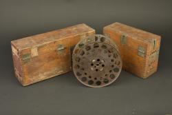 Boites à batteries allemandes et rouleau de câble pour téléphonie. German battery boxes and cable reel for field telephony — miniature 8