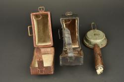 Etuis d'écouteurs et écouteur téléphonique allemands. German telephone receiver cases and telephone receiver — miniature 2