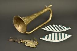 Lot d'objets de musique allemande. Lot of German musical instruments and accessories — miniature 1