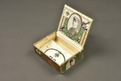 Boite de cigares à l'effigie de Otto Weddigen et du sous marin U9. Cigar box bearing the image of Otto Weddigen and submarine U9 — miniature 2