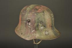 Stahlhelm camouflé capturé par un canadien avec noms de batailles. Camouflaged Stahlhelm captured by a Canadian soldier with battle names — miniature 14