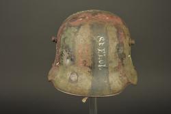 Stahlhelm camouflé capturé par un canadien avec noms de batailles. Camouflaged Stahlhelm captured by a Canadian soldier with battle names — miniature 15