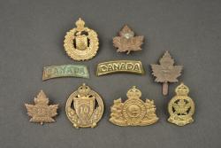 Lot de 9 insignes Canadiens. Lot of 9 Canadian badges — miniature 1