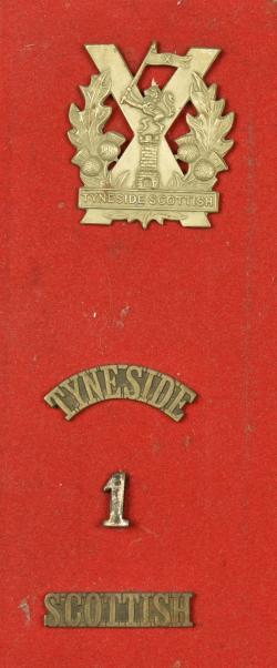 Ensemble d'insignes du 1st Tyneside Scottish. Badge grouping of the 1st Tyneside Scottish — vignette 1