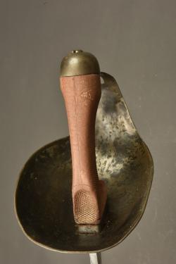 Sabre troupe de cavalerie anglais modèle 1908 avec sa poche à fer. British Pattern 1908 cavalry trooper’s sword with horseshoe pouch — miniature 4