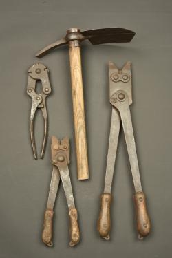 Lot anglais outil individuel et pinces. British lot including entrenching tool and wire cutters — miniature 7