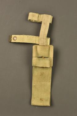 Porte baïonnette anglais en web avec reproduction de porte manche. British webbing bayonet frog with reproduction helve carrier — miniature 1