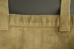 Equipement Web anglais bidon, musette et bretelles. British web equipment including canteen, haversack and braces — miniature 2